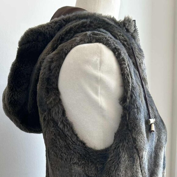 Danier Espresso Faux Fur Sculpted Hood Zip Vest with Metal Toggles – US S - Picture 8 of 12